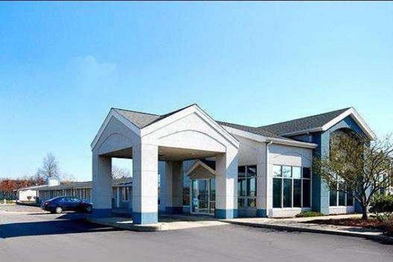 Knights Inn Елірія Екстер'єр фото