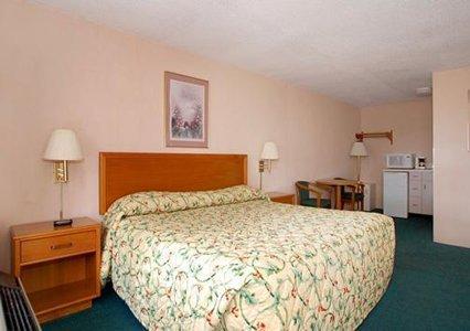 Knights Inn Елірія Номер фото