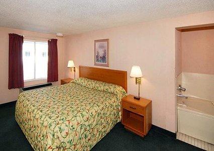 Knights Inn Елірія Номер фото