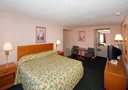Knights Inn Елірія Номер фото
