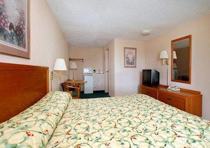 Knights Inn Елірія Екстер'єр фото