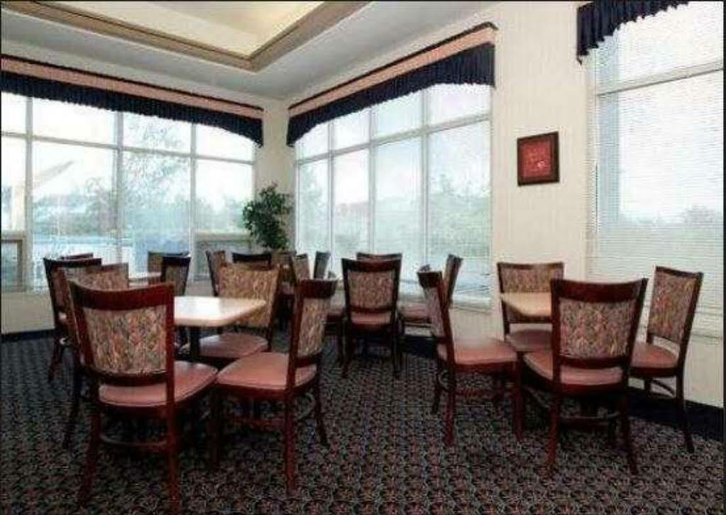 Knights Inn Елірія Екстер'єр фото